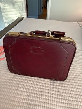 Vintage Invicta Burgundy Leather Briefcase - Classic Travel Case